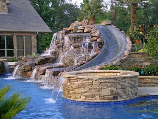 Splendid Outdoor Swimming Pools (8)