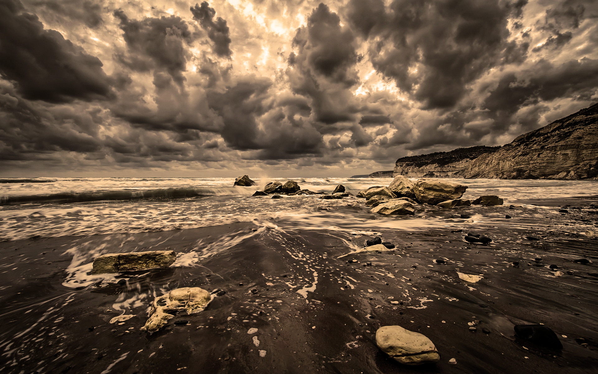 Strand Stormy-beach-1