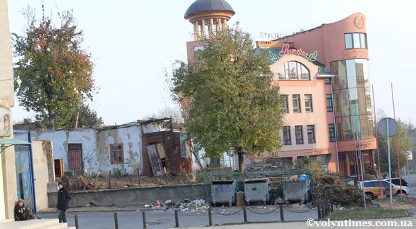 Знищення будинку П.Тутковського в Луцьку. 30 жовтня 2011 р.