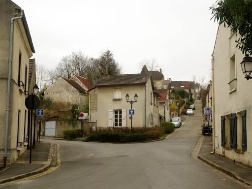 Carrefour Drive