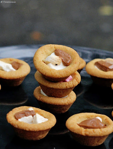 S'mores Cookie Cups Recipe | Eggless Chocolate Chip Cookie Cups Recipe written by Kavitha Ramaswamy of Foodomania.com