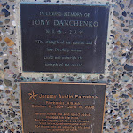 Plaques on Snapper Point memorial (247570)