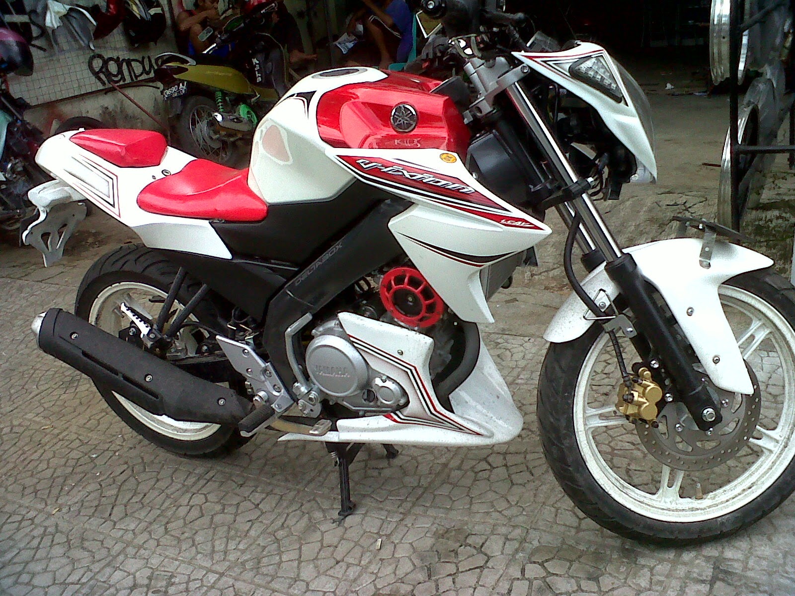 modifikasi vixion lightning street fighter