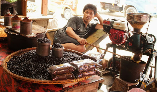 A Tana Torajan Coffee seller