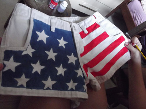 customização de shorts jeans - bandeira dos Estados Unidos