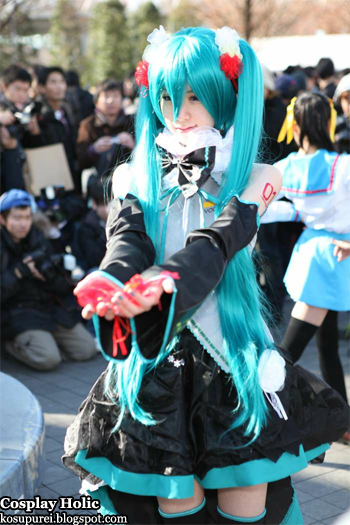 vocaloid 2 cosplay - hatsune mike 28 from comiket 79