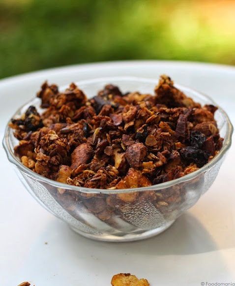 Homemade Granola Recipe | How to make healthy granola from scratch | Breakfast granola - learn how to make it for cheap at home | Written by Kavitha Ramaswamy of Foodomania.com