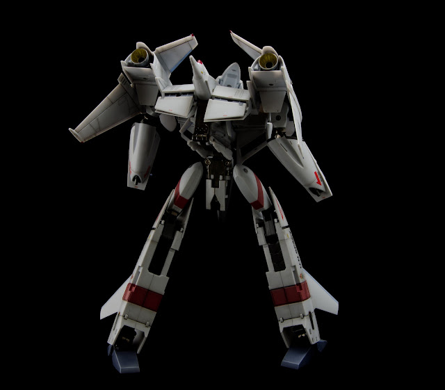 VF-4_Battroid_04.jpg