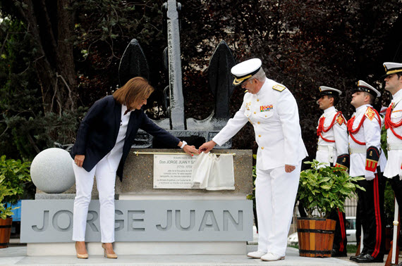 Monumento a Jorge Juan en los Jardines del Descubrimiento