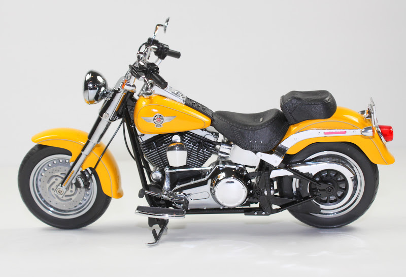 2011 Harley  Davidson  Fat Boy  Diecast Motorcycle 1 12 