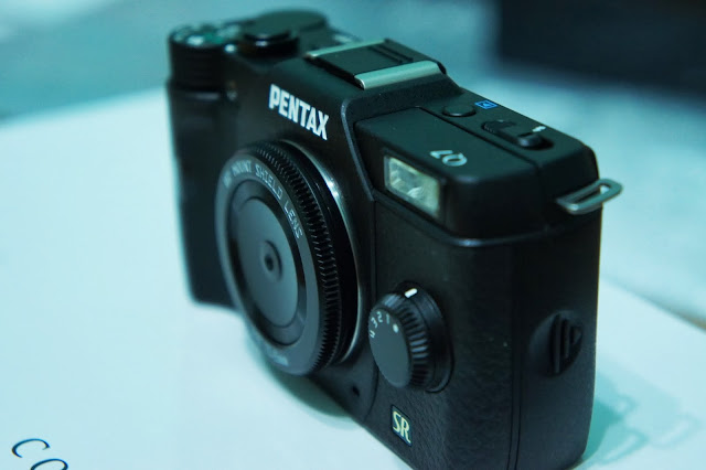 壓垮理智的稻草Pentax Q7 COMPLETE KIT開箱