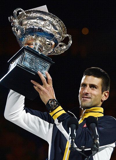  Novak Djokovic became the first man to win three successive Australian Open titles in the professional era when he beat third seed Andy Murray 6-7, 7-6, 6-3, 6-2 in a battle of attrition on Sunday.