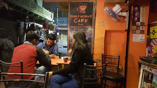 Funky Monkey Cafe, Main Market Road, Near SBBJ Bank, Mahadev Chowk, Chotti Basti, Pushkar, Rajasthan 305022, India, Soft_Drinks_Shop, state RJ