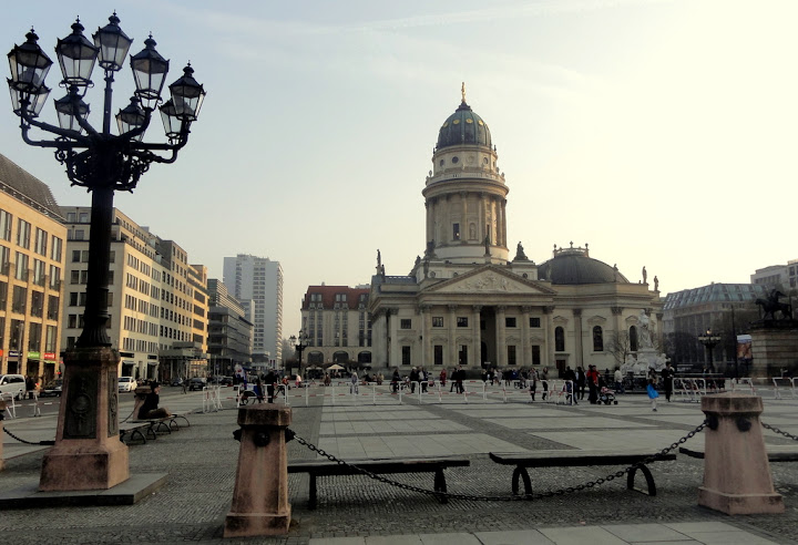 TRAVEL AND LIFESTYLE DIARIES - : Great place to hang out in Berlin:  Gendarmenmarkt