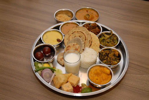 Suruchi Restaurant, Akbari Masjid Rd, Juni Line, Gole Bazar, Bilaspur, Chhattisgarh 495001, India, Restaurant, state HR