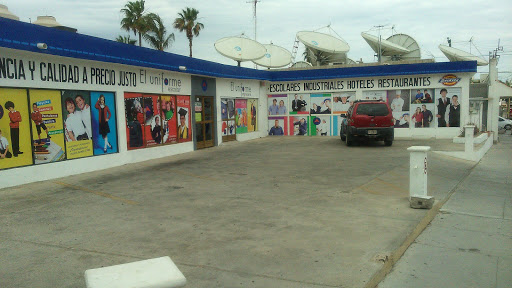 El Uniforme, Calle Ignacio Zaragoza 85, 5 de Febrero, San José del Cabo, B.C.S., México, Tienda de uniformes | BCS