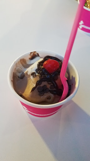 Frozen Yogurt Shop «Brrrberry Frozen Yogurt», reviews and photos, 6815 Parker Farm Dr, Wilmington, NC 28405, USA