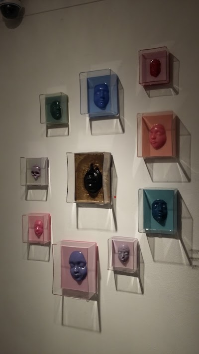 Photos of OSCAR ROM&Aacute;N GALLERY ART AND DESIGN