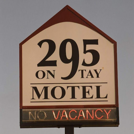 295 On Tay Motel logo