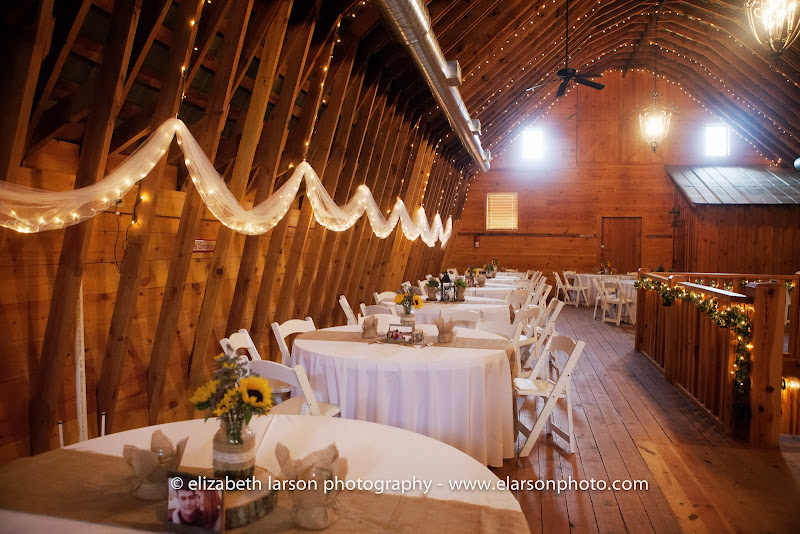 Elizabeth Larson Photography a wedding  at the hayloft 