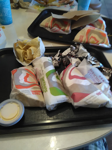 Mexican Restaurant «Taco Bell», reviews and photos, 2360 Tapo St, Simi Valley, CA 93063, USA