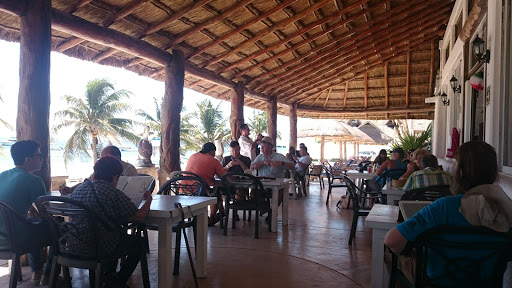 Pelicanos, Ave Rafael E. Melgar, Mz 2, Lotes 01-02-03, SM 1, 77580 Puerto Morelos, Q.R., México, Restaurante de comida para llevar | TLAX