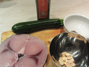 Bucatini al pesce spada con pesto di zucchine mandorle e menta - step 1