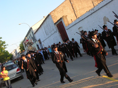 Vista de los hermanos dirigiéndose al camino de la Virgen de Luna. Año 2010. Foto: Pozoblanco News, las noticias y la actualidad de Pozoblanco (Córdoba). Prohibido su uso y reproducción * www.pozoblanconews.blogspot.com