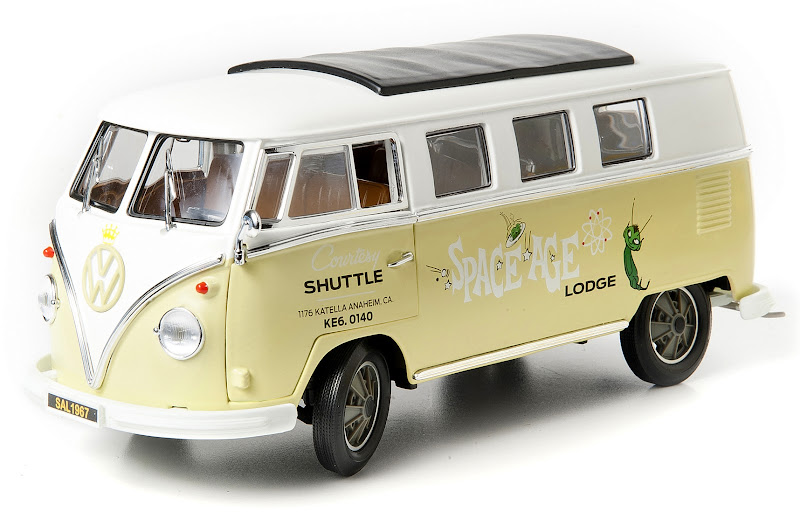 Greenlight 1962 Volkswagen Micro Bus Space Age Lodge Diecast Car 1 18 GL12851