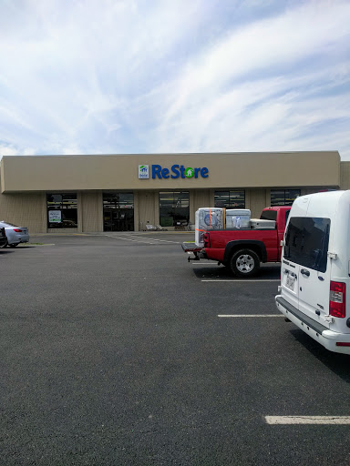 Thrift Store «Knoxville Habitat For Humanity ReStore», reviews and photos, 1511 Downtown W Blvd, Knoxville, TN 37919, USA