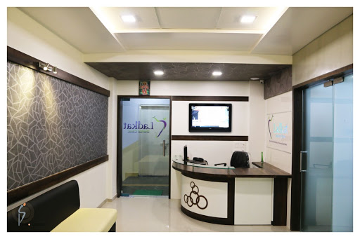 Ladkat Dental Clinic, Flat no. 206, 3rd Floor, Ramanand Complex, Above Mehata Medical, Akluj - Phule Nagar Road, Hadapsar, Pune, Maharashtra 411028, India, Clinic, state MH