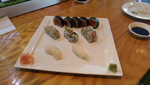 Japanese Restaurant «Golden Rolls», reviews and photos, 790 S Eastwood Dr, Woodstock, IL 60098, USA