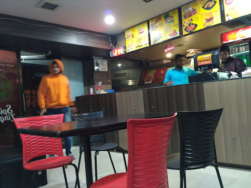 Cluckers, 2, S Ambazari Rd, Madhav Nagar, Nagpur, Maharashtra 440033, India, Chicken_Restaurant, state MH