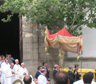 Procesión del Corpus en Pozoblanco el 2010. Foto: Pozoblanco News, las noticias y la actualidad de Pozoblanco (Córdoba), a 1 click. Prohibido su uso y reproducción * www.pozoblanconews.blogspot.com