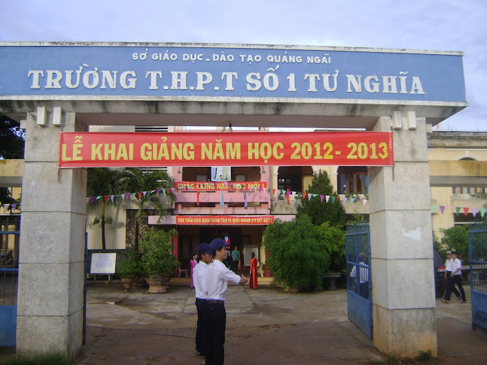 Lễ Khai giảng năm học 2012 - 2013 Trường THPT số 1 Tư Nghĩa DSC00001