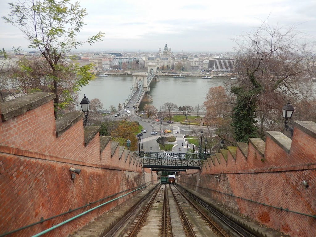 День третий в Будапеште- гора Геллерт, Будайская крепость и другое,  ресторан, умывальник, и гуляш