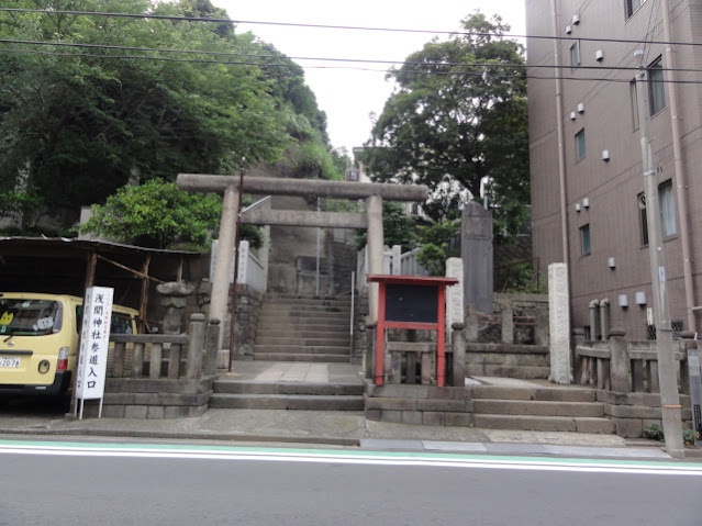 <br />
浅間神社と富士の人穴旧東海道五十三次