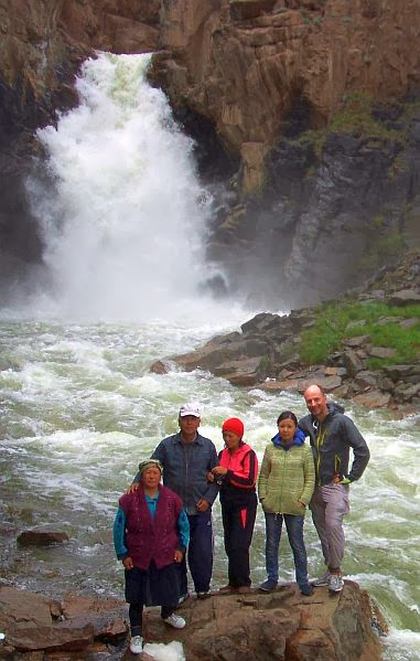 Wasserfall am Fuß des Terskei-Torpok