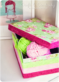Caixa de sapato decorada com fios de lã e papel
