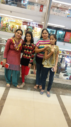 More Hypermarket, Moments Mall , Plot no. 67, DLF Industrial Area,, Near Kirti Nagar metro station, Metro Pillar no. 283, Nazafgarh Road,, New Delhi, 110015, India, Hypermarket, state UP