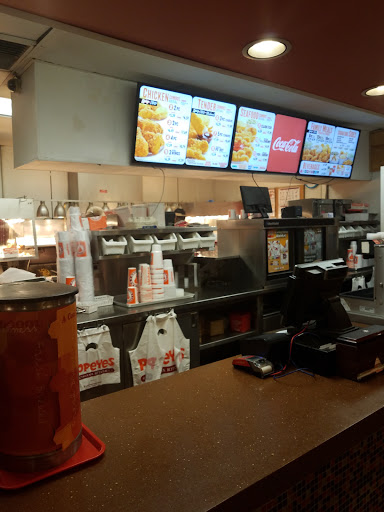 Chicken Restaurant «Popeyes Louisiana Kitchen», reviews and photos, 2060 E Victory Dr, Savannah, GA 31404, USA