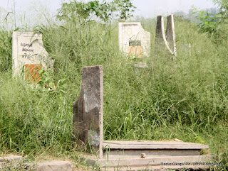 Des tombes au cimetière de Kintambo le 4/06/2012 dans la commune de Ngaliema à Kinshasa. Radio Okapi/ Ph. John Bompengo