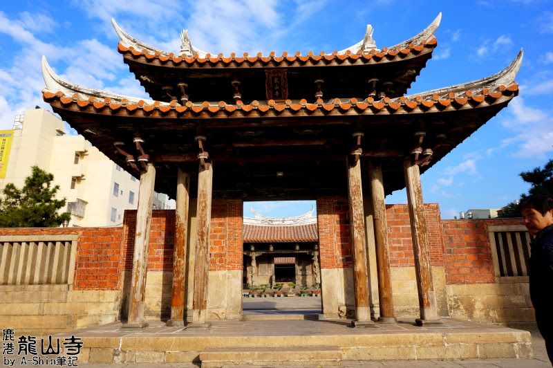 鹿港龍山寺|來到彰化鹿港一定要去的景點-鹿港龍山寺，在台灣保存最完整的清朝建築物！