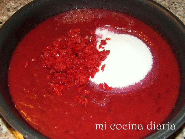 Salsa de ciruelas y pimiento picante (Соус из слив и острого перца)