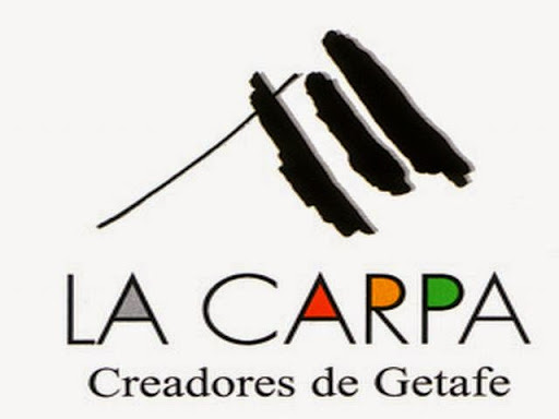 El Centro Cívico Juan de la Cierva acoge la exposición ‘Barajarte’, que conmemora los diez años de la asociación ‘LA CARPA. creadores de Getafe’