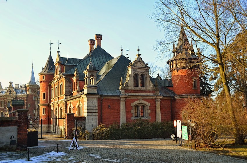 Pławniowice Pałac - Zespół Pałacowo Parkowy w Pławniowicach