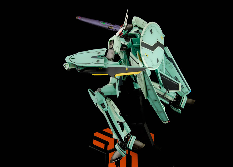 RVF-25_Luca_Battroid_05.jpg