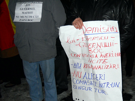 Protest la Suceava - marţi, 24 ianuarie. Manifestanţii au jucat Hora Unirii