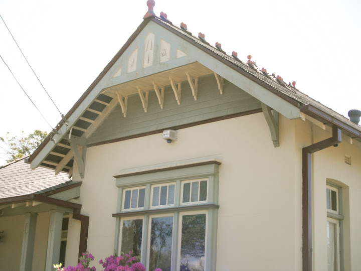 Flying gable with engraved decoration, at 25 Turner Avenue supported by brackets inspired by a NZ theme