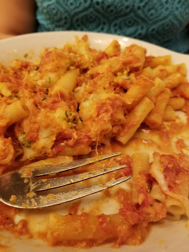Italian Restaurant «Olive Garden», reviews and photos, 290 W Main St, Freehold, NJ 07728, USA